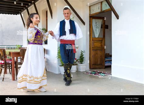 albanaise femme|Danse traditionnelle Albanaise